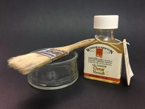 达玛清漆，刷子和盘子
