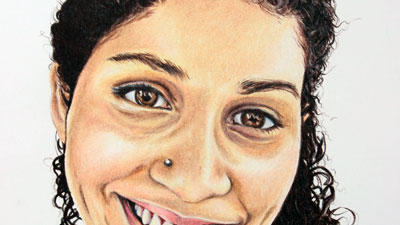 用彩色铅笔在脸上创造出形状的错觉